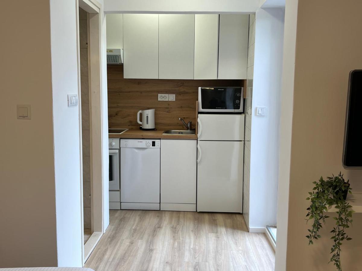 Apartmani Ivelić Supetar Zewnętrze zdjęcie