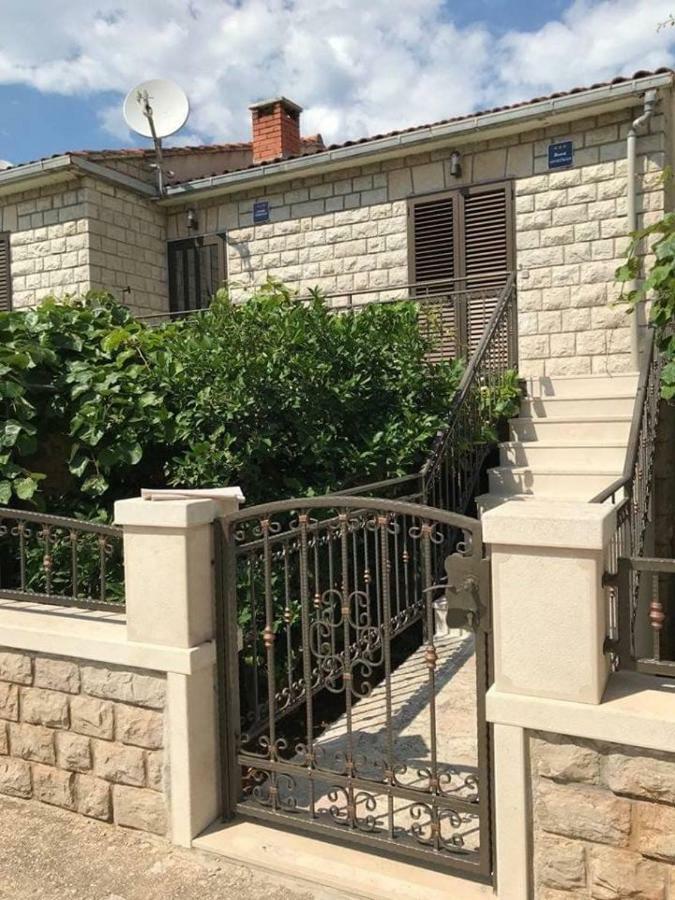 Apartmani Ivelić Supetar Zewnętrze zdjęcie