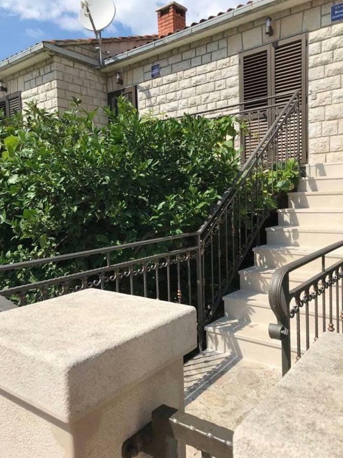Apartmani Ivelić Supetar Zewnętrze zdjęcie
